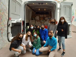 Alumnes de Manyanet Sant Andreu ajudant Ucrania